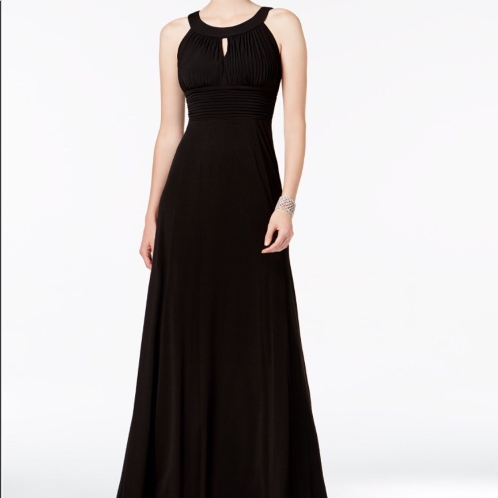 ❌❌SOLD❌❌ Sleeveless Keyhole Gown
